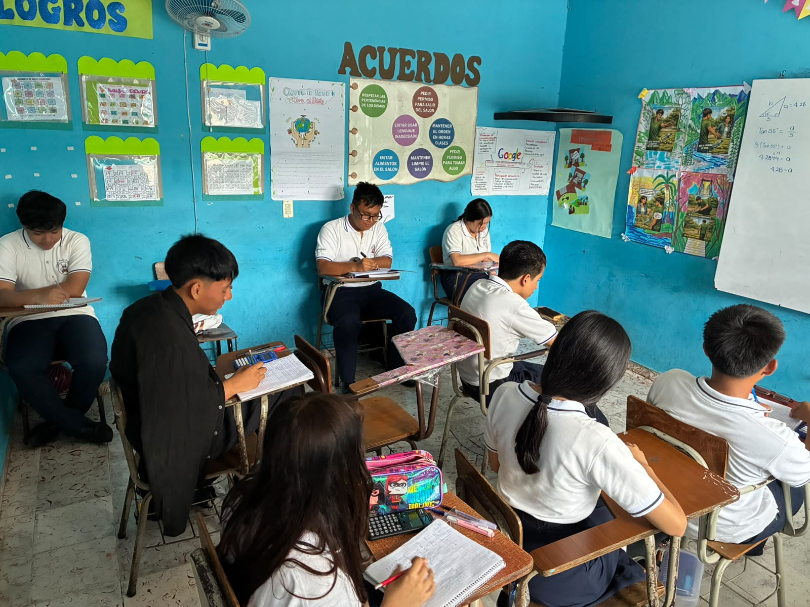 Instalaciones y comunidad estudiantil del Colegio Emily Dickinson